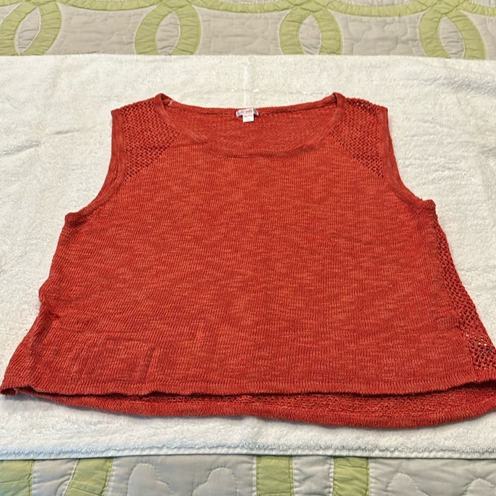 Sleeveless lightweight sweater